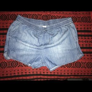 Blue denim GAP shorts.